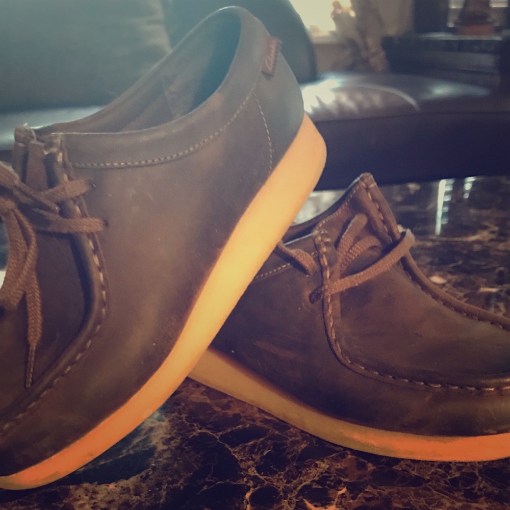 Clarks size 6 1/2 women and 5 in boys.  With box